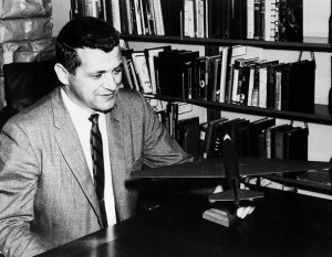 gary-francis-powers-with-u2-model