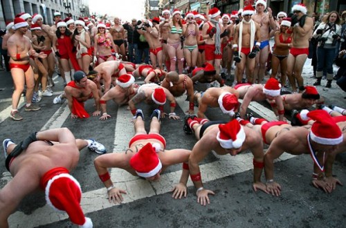 santa-speedo-run-in-boston-600x396