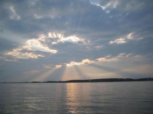 sail-around-cloudy-sky