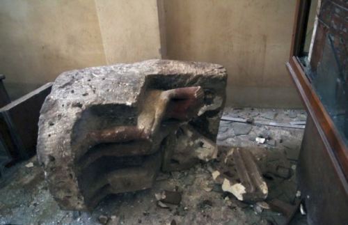 article-2396100-1B56F4EA000005DC-162_634x422