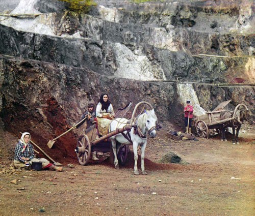 Work at the Bakalskii Mine Pit, 1910.