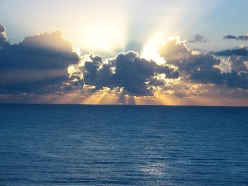 6am-sunrise-over-ocean